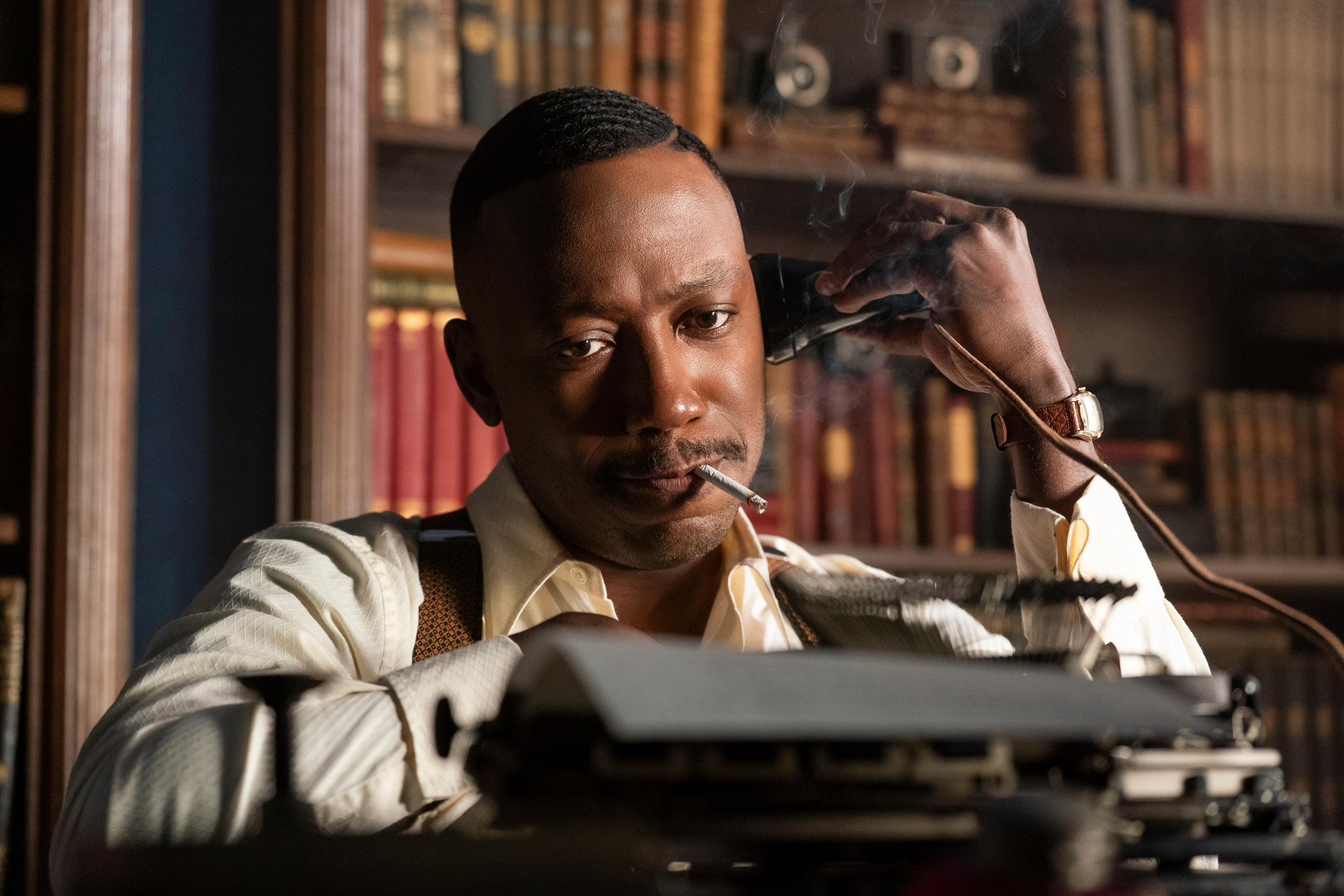 Spider-Noir (True-Hue Color): Lamorne Morris as Robbie Robertson